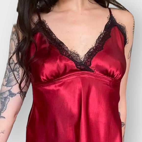Vintage Romantic Red Satin & Black Lace Nightgown, 90’s Jones New York - Picture 4 of 11